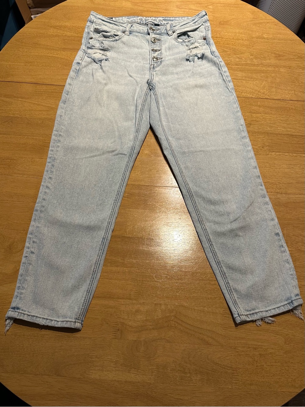 American Eagle Size 8 Short Light Blue Stretch Distressed Mom Jeans